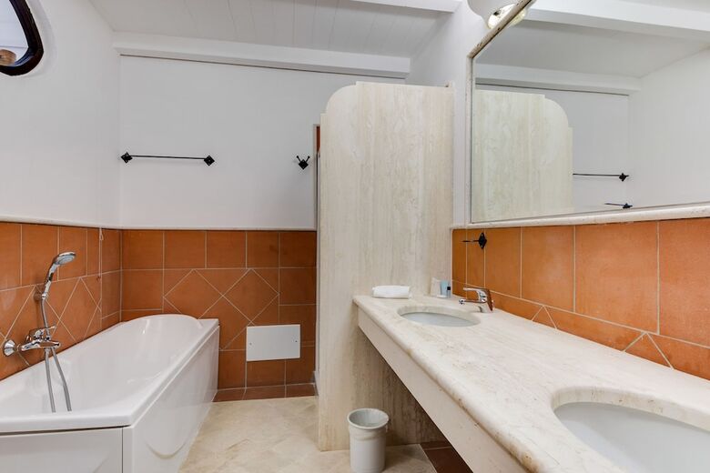 Phi Hotel Sighientu