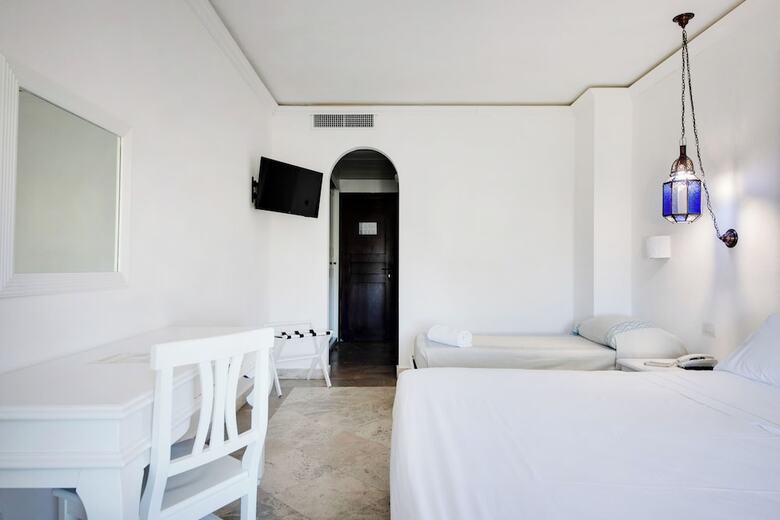 Phi Hotel Sighientu