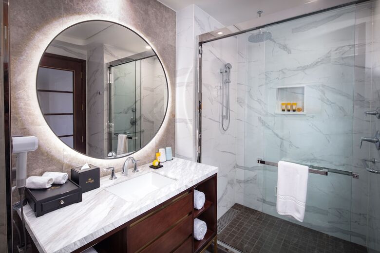 Blossom Hotel Houston, Curio Collection By Hilton
