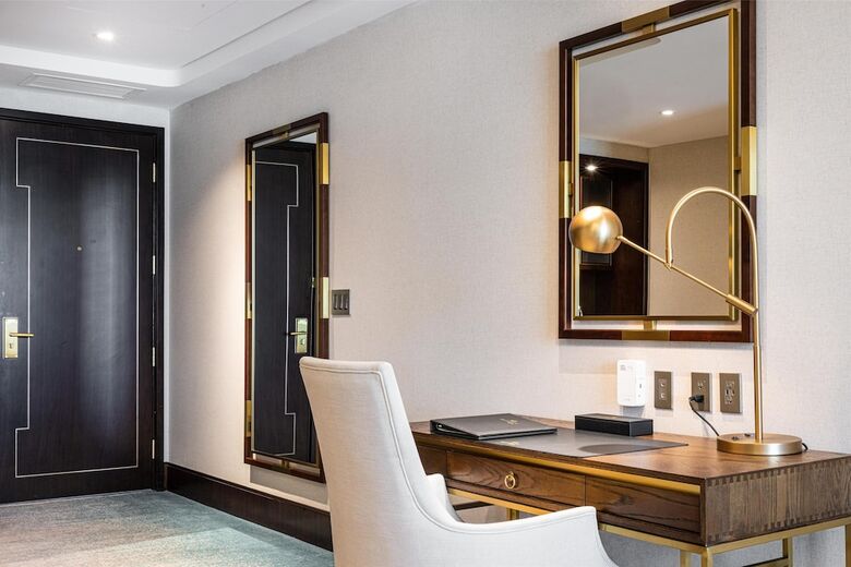 Blossom Hotel Houston, Curio Collection By Hilton
