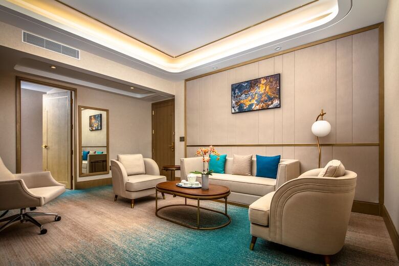 Blossom Hotel Houston, Curio Collection By Hilton