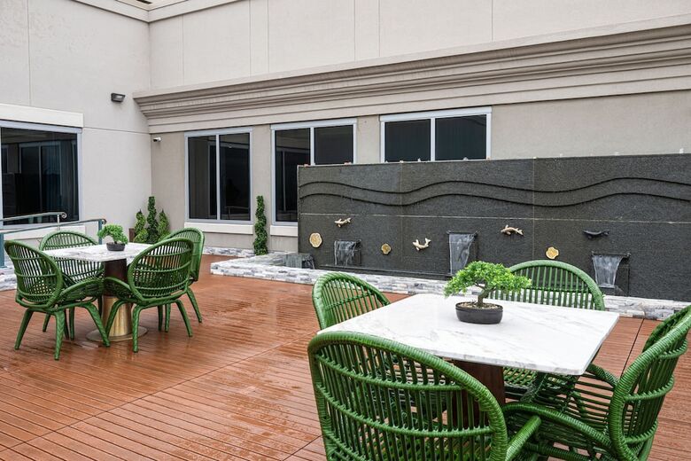 Blossom Hotel Houston, Curio Collection By Hilton