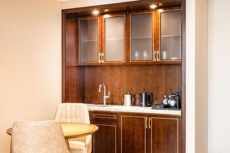 Blossom Hotel Houston, Curio Collection By Hilton