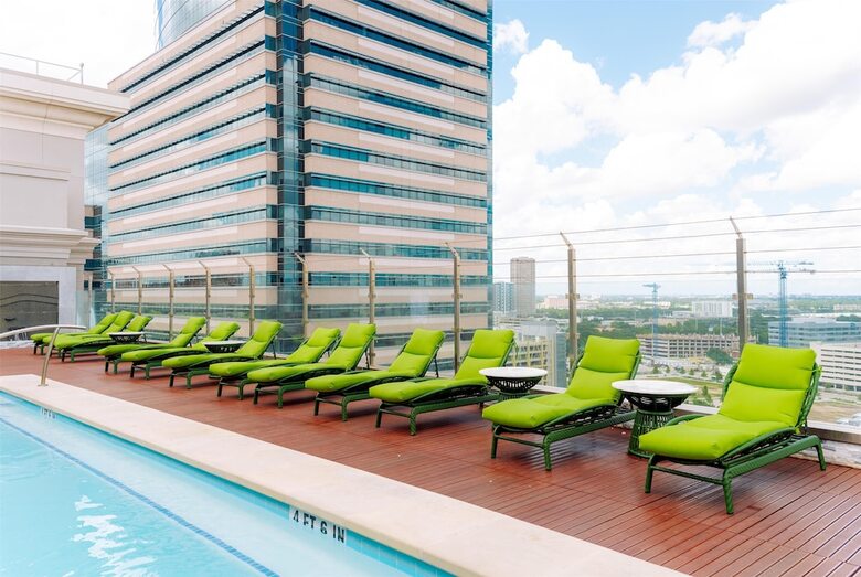 Blossom Hotel Houston, Curio Collection By Hilton