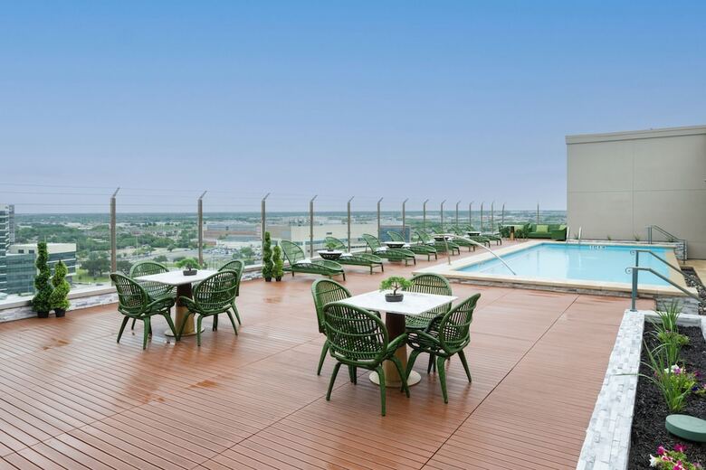 Blossom Hotel Houston, Curio Collection By Hilton