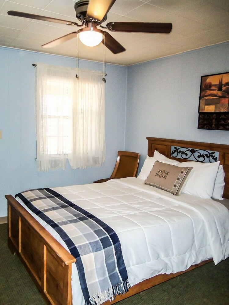 The Gold Pan Motel