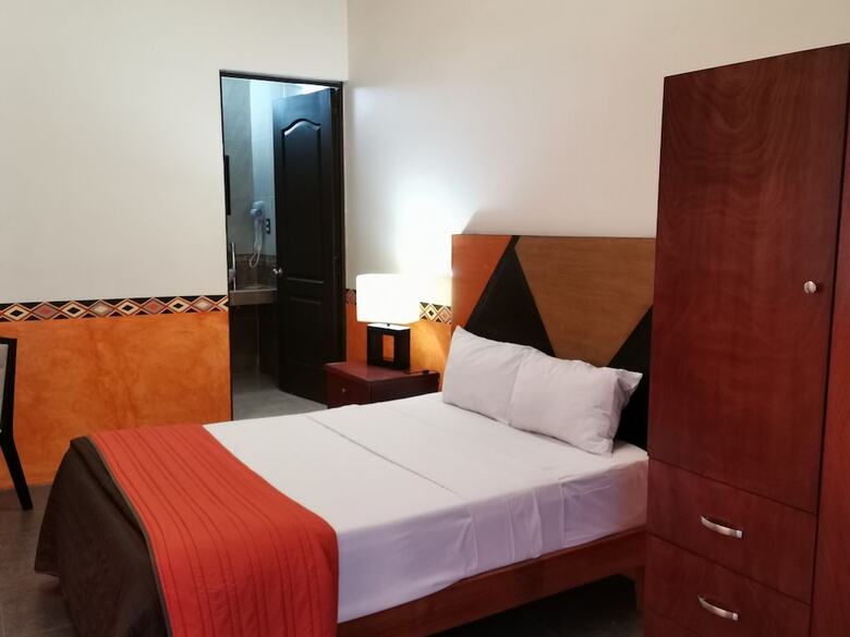 Hotel Mes�n Santa Clara