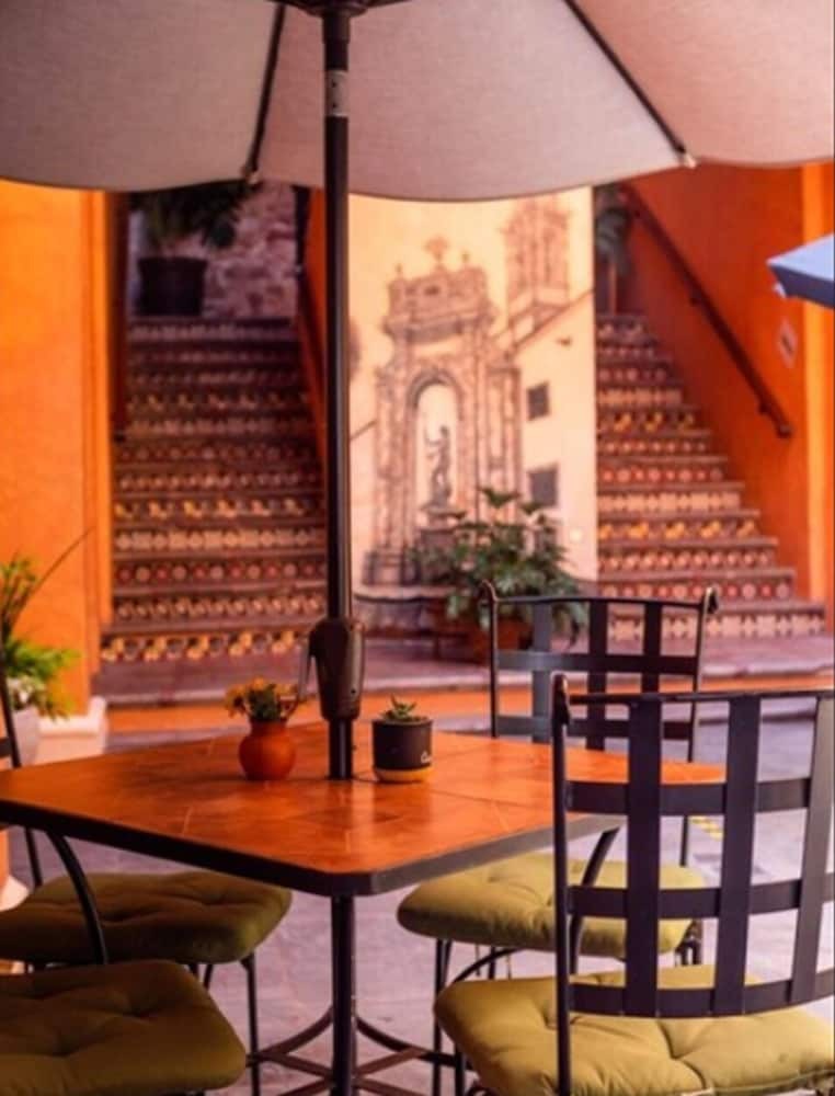 Hotel Mes�n Santa Clara