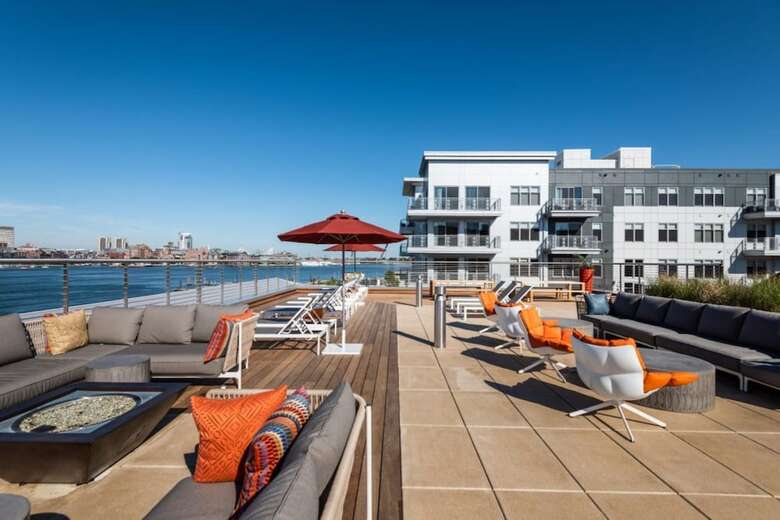 Aparthotel Global Luxury Suites East Boston