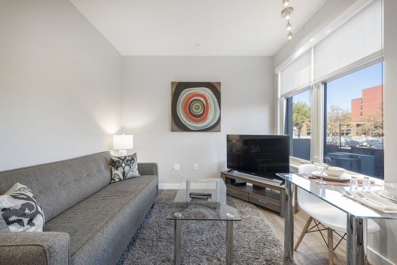 Aparthotel Global Luxury Suites East Boston