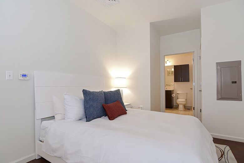 Aparthotel Global Luxury Suites East Boston