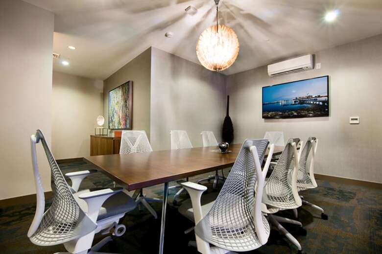 Aparthotel Global Luxury Suites East Boston