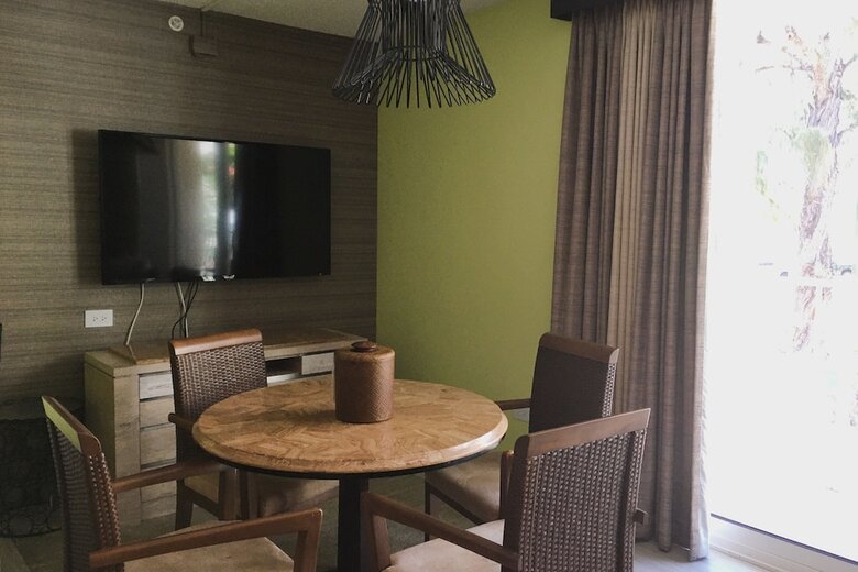 Kaimana Beach Hotel