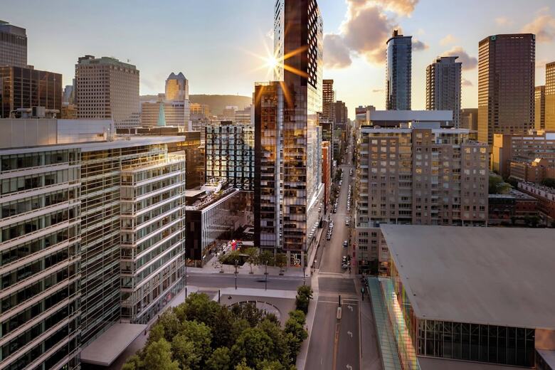 Humaniti Hotel Montreal, Autograph Collection