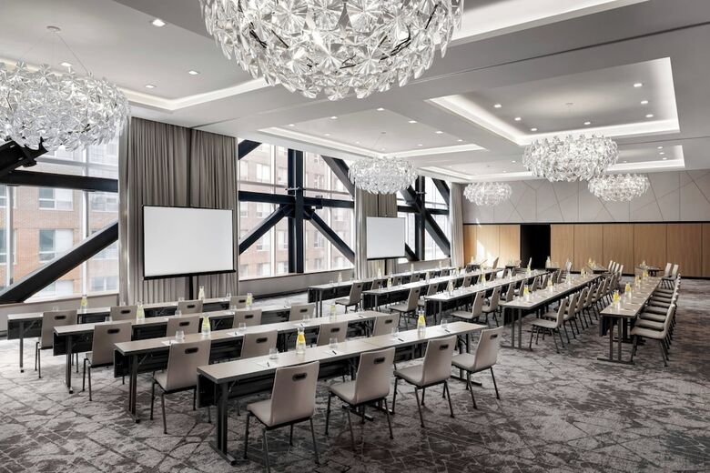Humaniti Hotel Montreal, Autograph Collection
