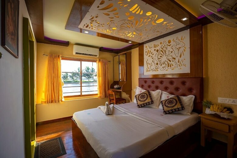Hotel Coco Houseboat