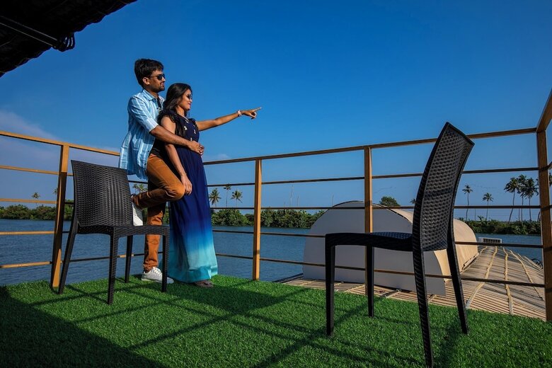 Hotel Coco Houseboat