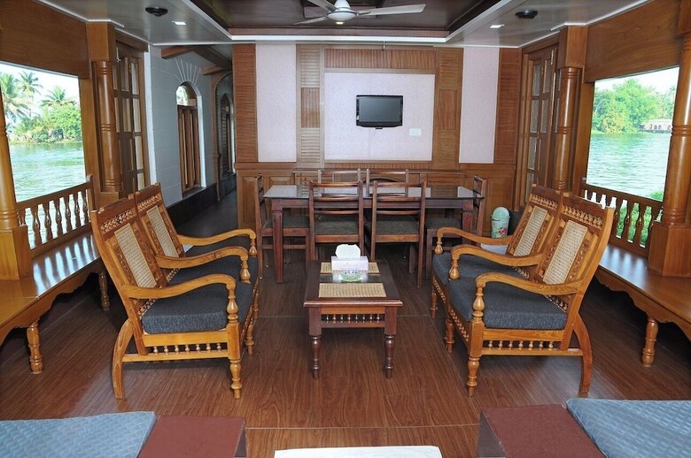 Hotel Coco Houseboat