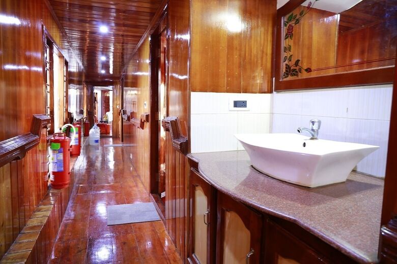 Hotel Coco Houseboat