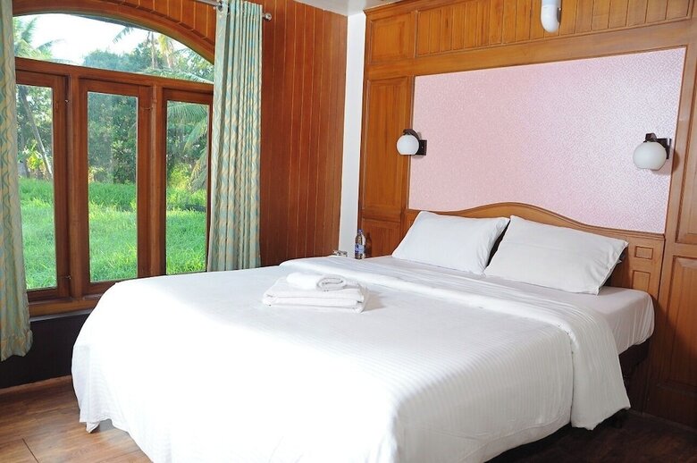 Hotel Coco Houseboat