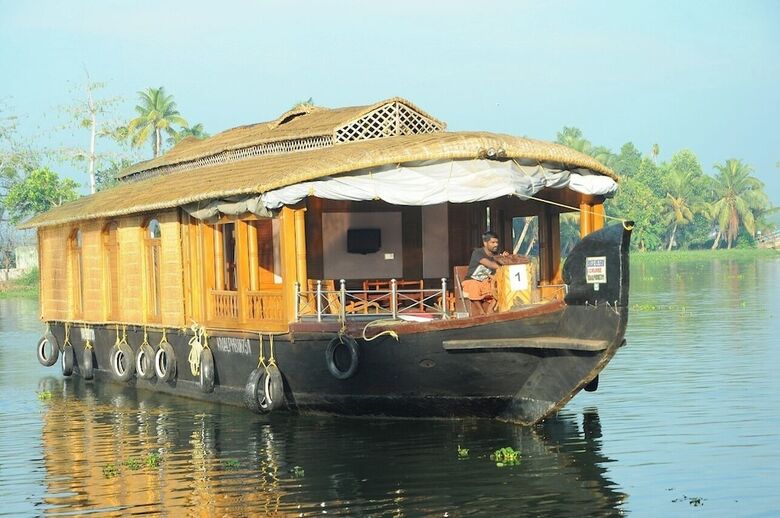 Hotel Coco Houseboat