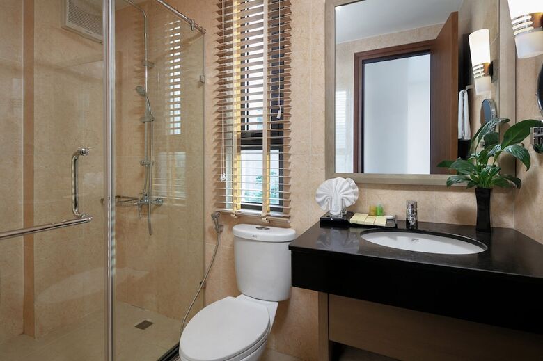 Hotel La Batisse Resort Halong