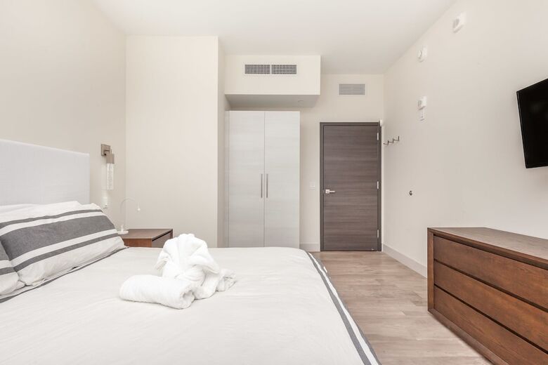Private Luxury Condos At Costa Hollywood