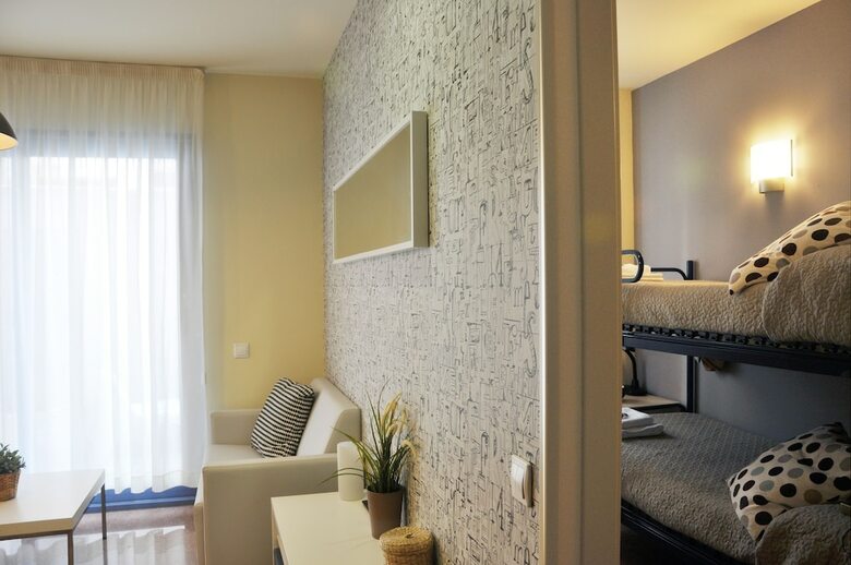 Hotel Residencia Universitaria Resa Blas De Otero