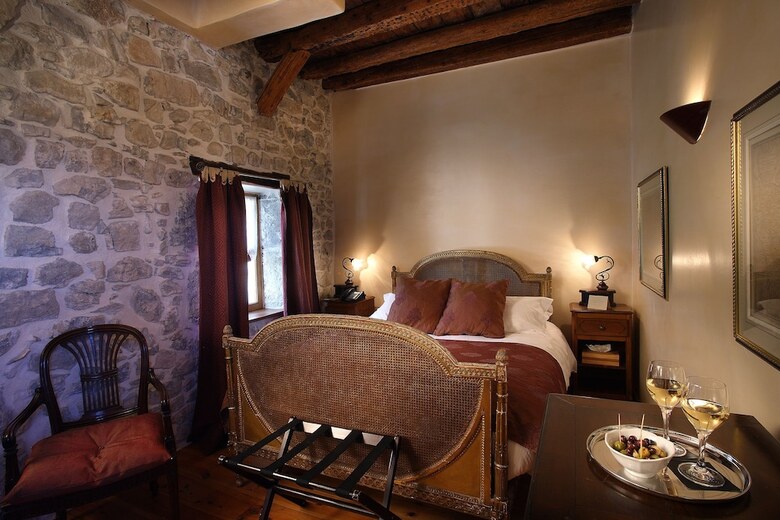 Hotel Domaine Des Saints P�res