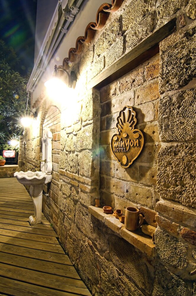 Minyon Hotel