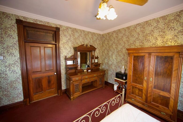 Hotel Irwin Street Inn