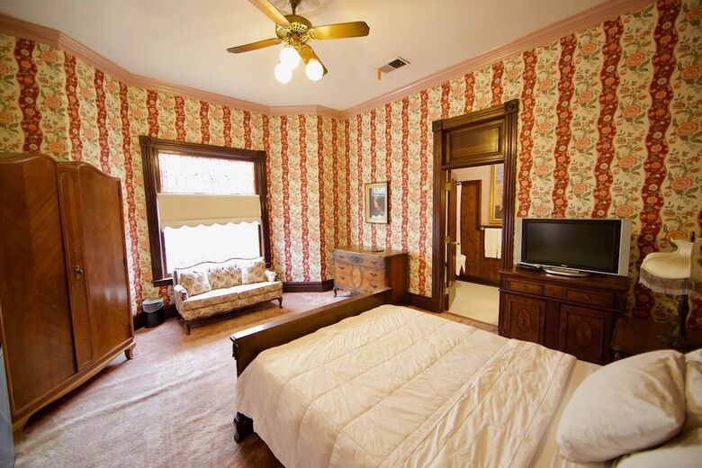 Hotel Irwin Street Inn