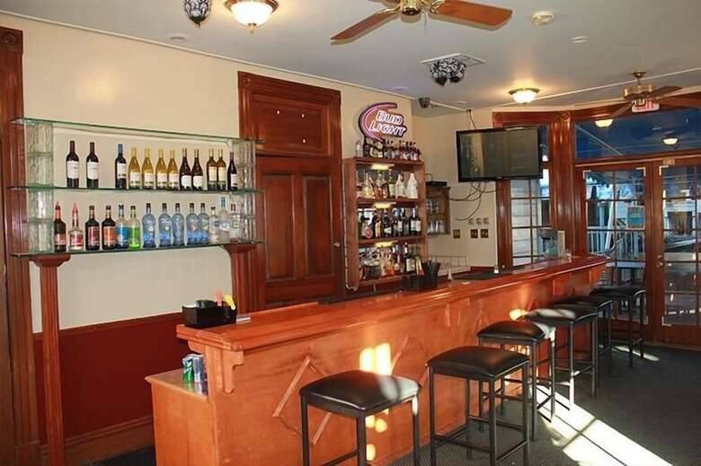 Hotel Irwin Street Inn