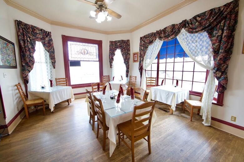 Hotel Irwin Street Inn
