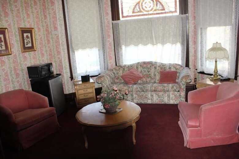 Hotel Irwin Street Inn