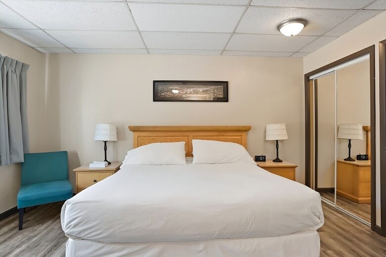 Hotel Boulder Twin Lakes Inn