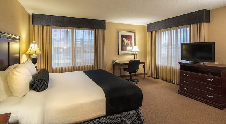 The Grand Hotel - Salem