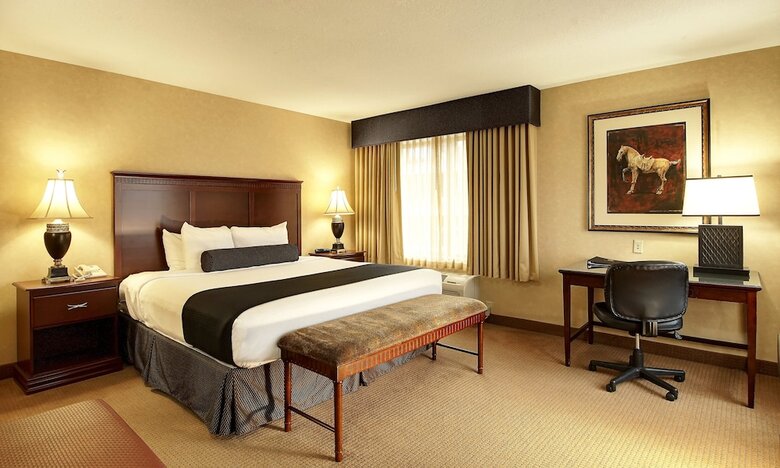 The Grand Hotel - Salem