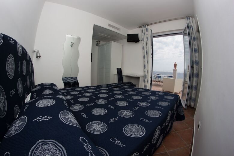 Hotel Yachting Club Mare