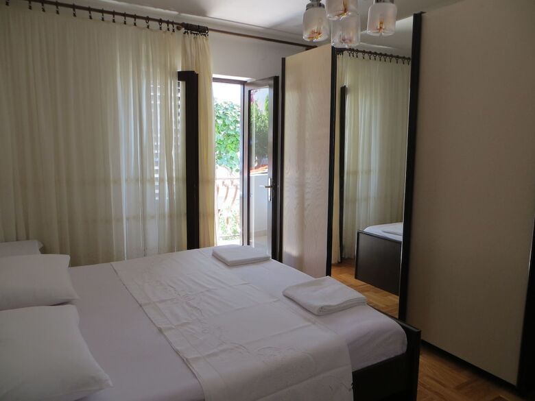 Apartments And Rooms Rogosic
