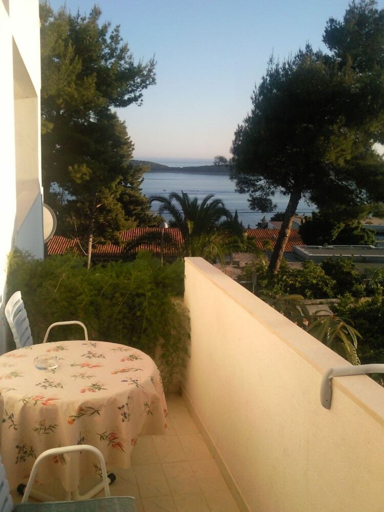 Apartments And Rooms Rogosic