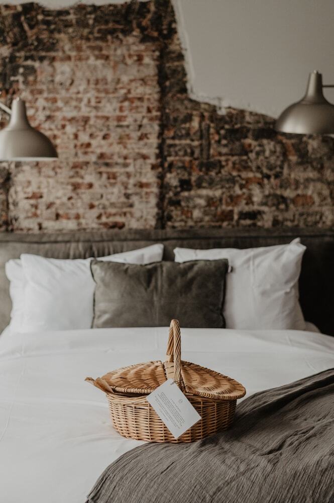 Mother Goose Hotel