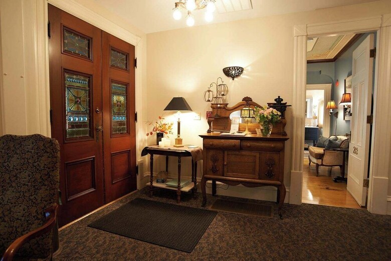Bed & Breakfast Ash Street Inn