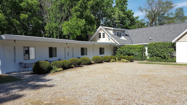 Captain's Quarters Motel