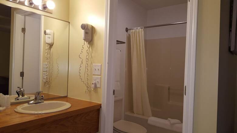 Captain's Quarters Motel