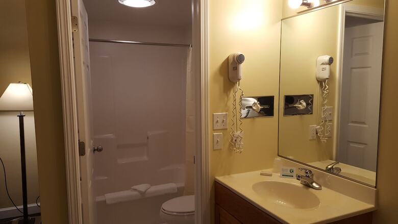 Captain's Quarters Motel