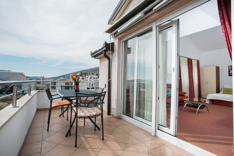 Apartments Bili