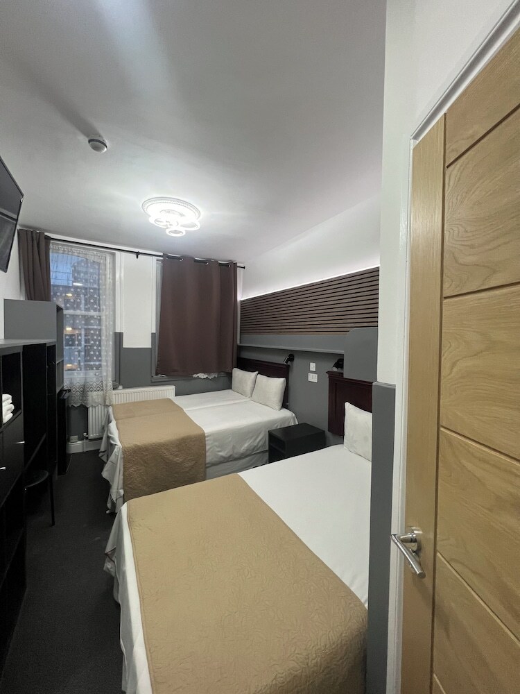 Plaza London Hotel