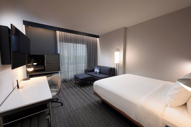 Hotel Courtyard By Marriott Charlotte Waverly