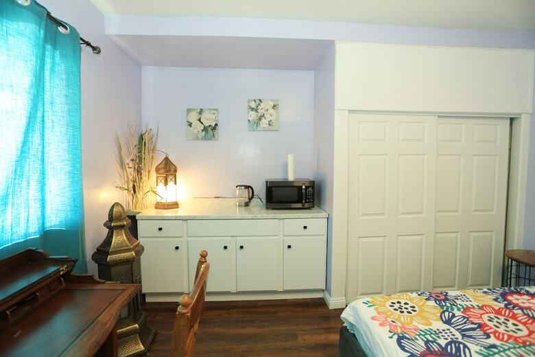 Independent Suite